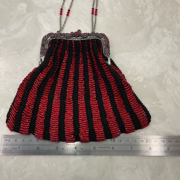 Vintage Art Deco Red Beaded Clasp Top Cocktail Bag with two Silver Chain Handles - Picture 10 of 12